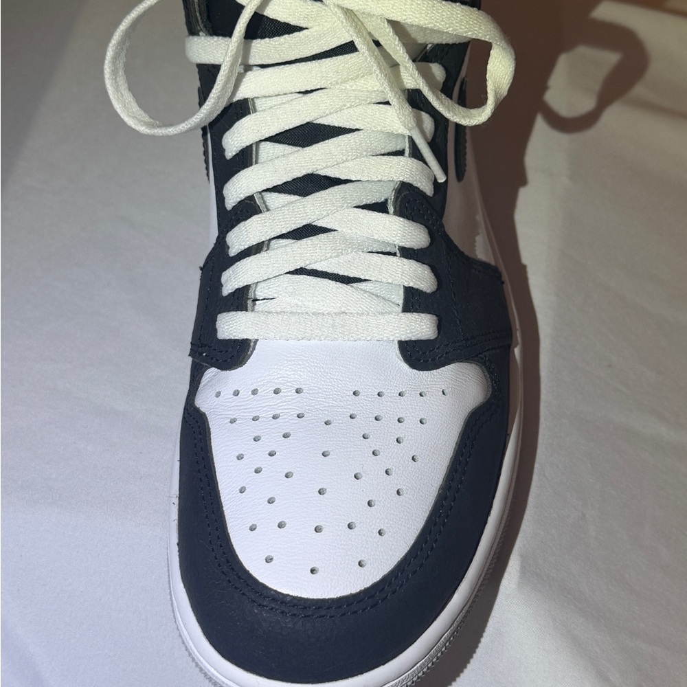 The Air Jordan 1 Retro High OG ‘Stage Haze’ Men's Sneakers - White & Black 9.5 - Picture 7 of 11
